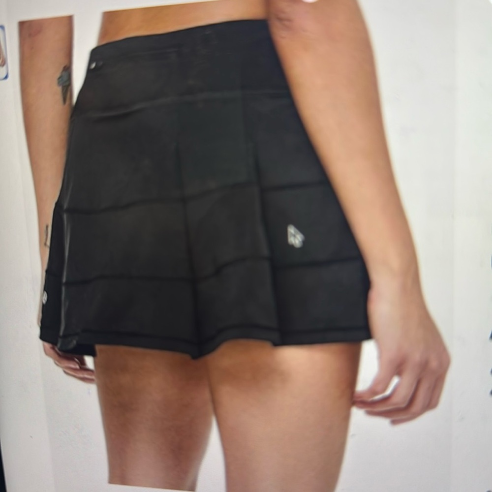 Lululemon pace rival skirt. BLACK size 4.